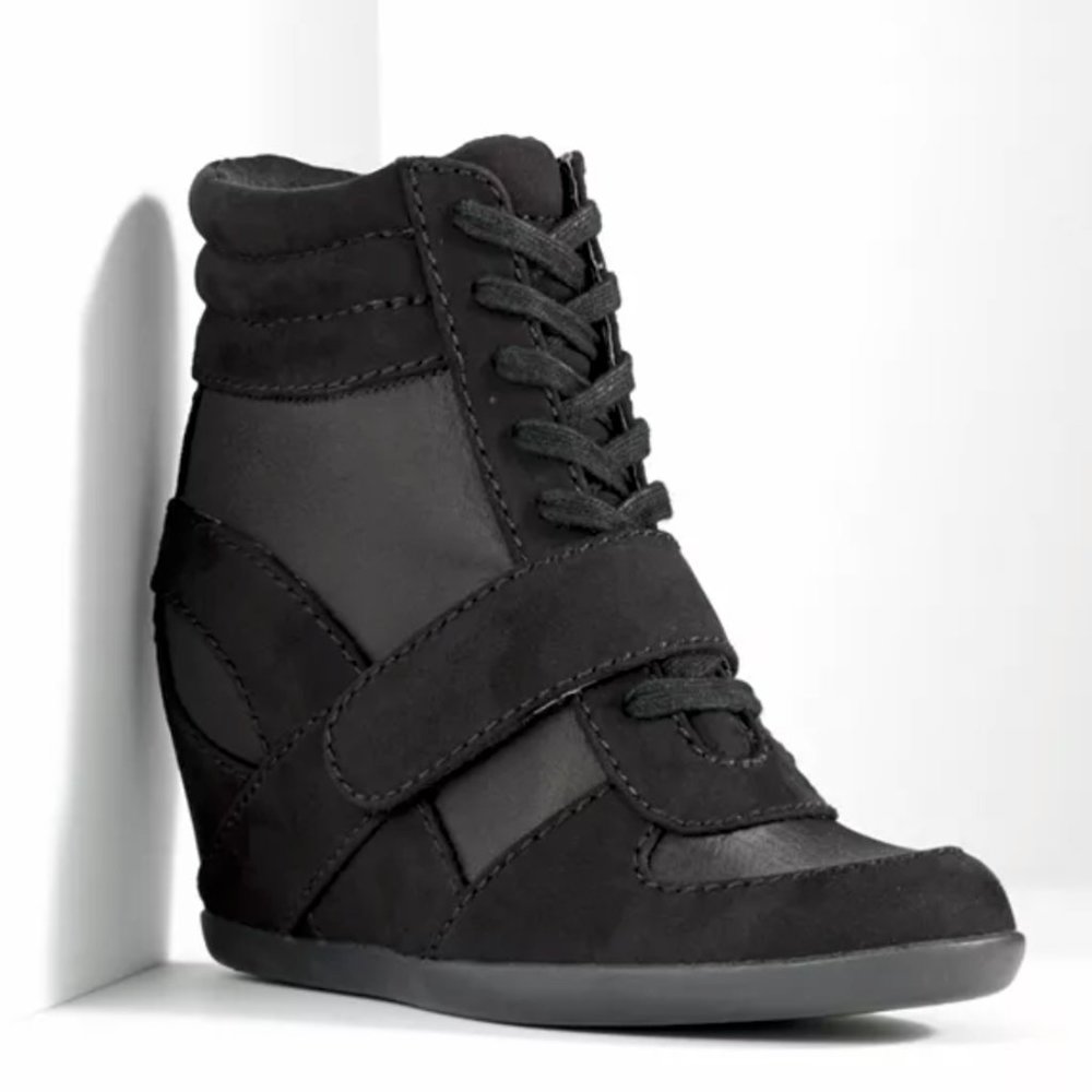Simply Vera Wang Wedge Sneakers size 7